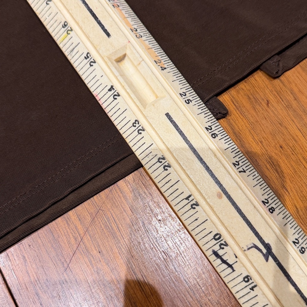 Classic knee length brown pencil skirt. SH - Picture 5 of 8